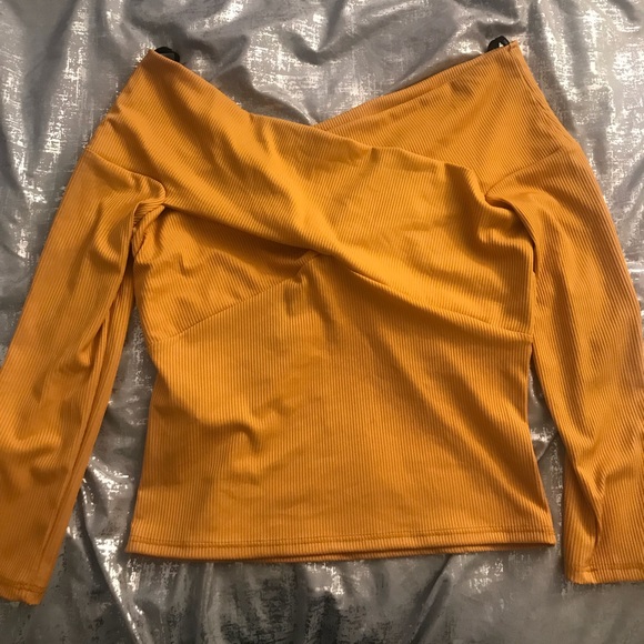 Forever 21 Tops - Yellow cropped top